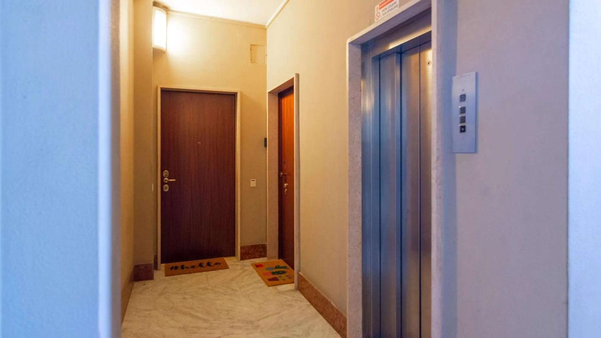 Case Ospitali - Casa Giuliana, Ampio Trilocale Per Famiglie E Box Milan 0*,  Italy